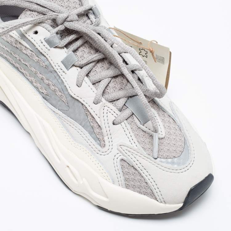 Pre Owned Yeezy x Adidas Grey/Off-White Knit Fabric, Nubuck and Leather Boost 700 V2 Static Sneakers Size 38 2/3