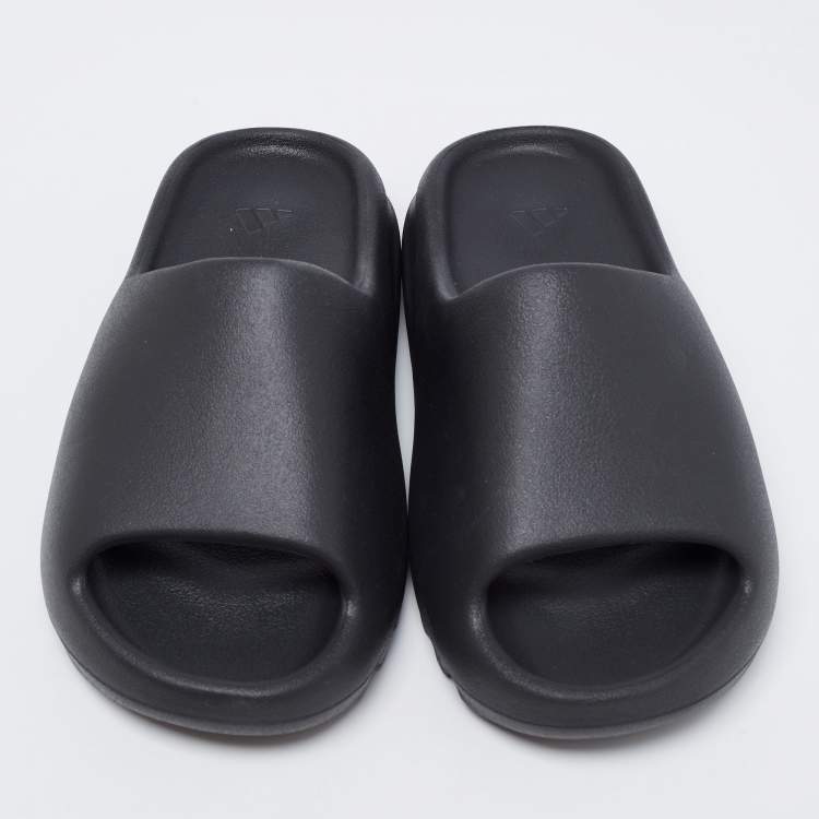 Pre Owned Yeezy x adidas Black Rubber Onyx Flat Slides Size 38 