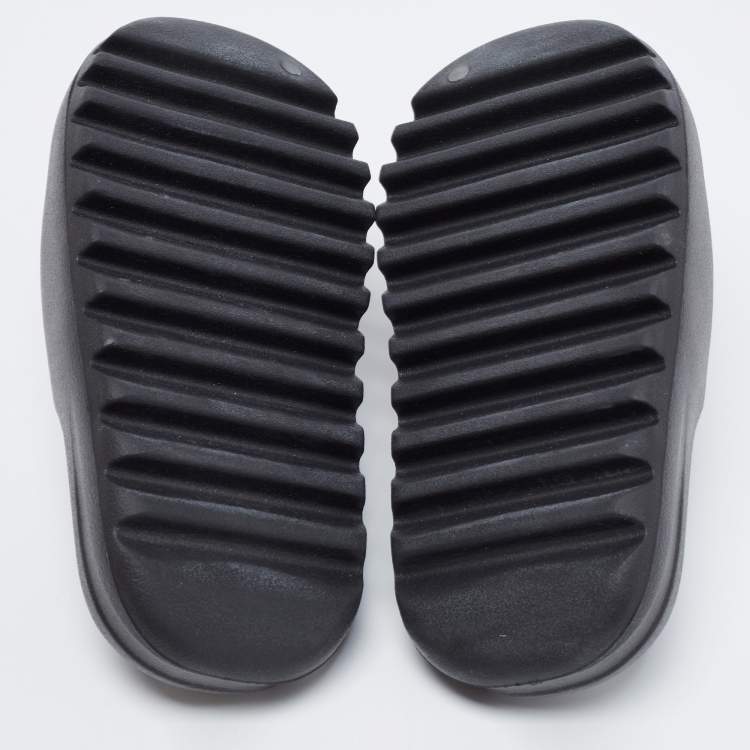Pre Owned Yeezy x adidas Black Rubber Onyx Flat Slides Size 39