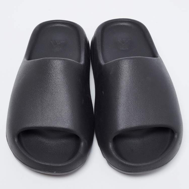 Pre Owned Yeezy x adidas Black Rubber Onyx Flat Slides Size 39