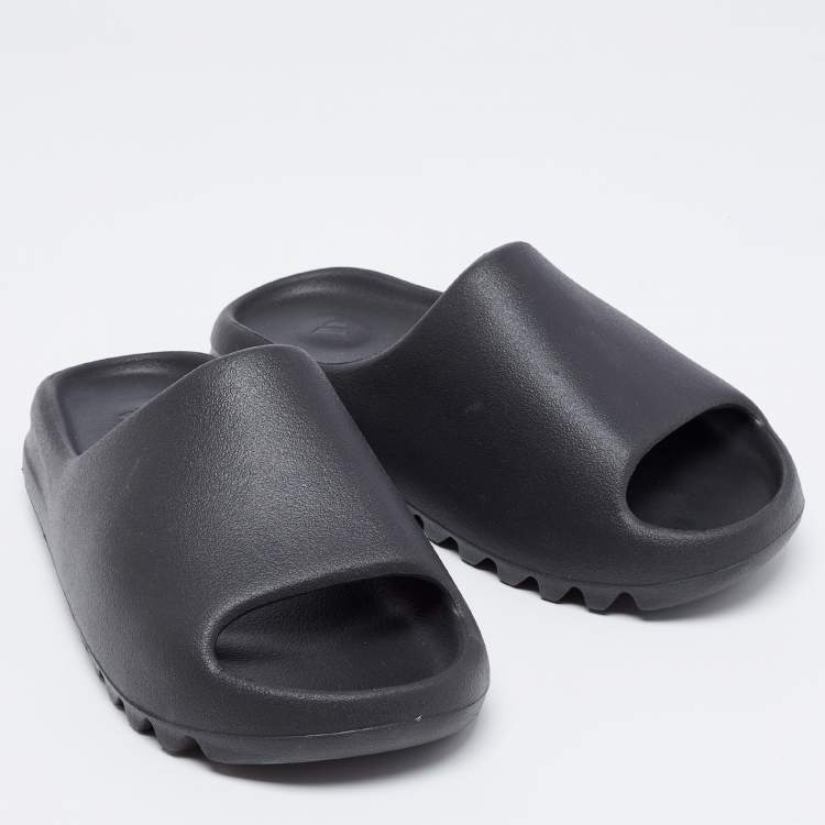 Pre Owned Yeezy x adidas Black Rubber Onyx Flat Slides Size 39