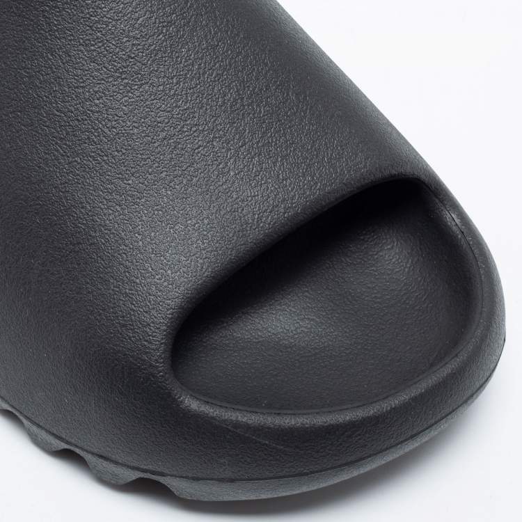 Pre Owned Yeezy x Adidas Black Rubber Onyx Flat Slides Size 40.5