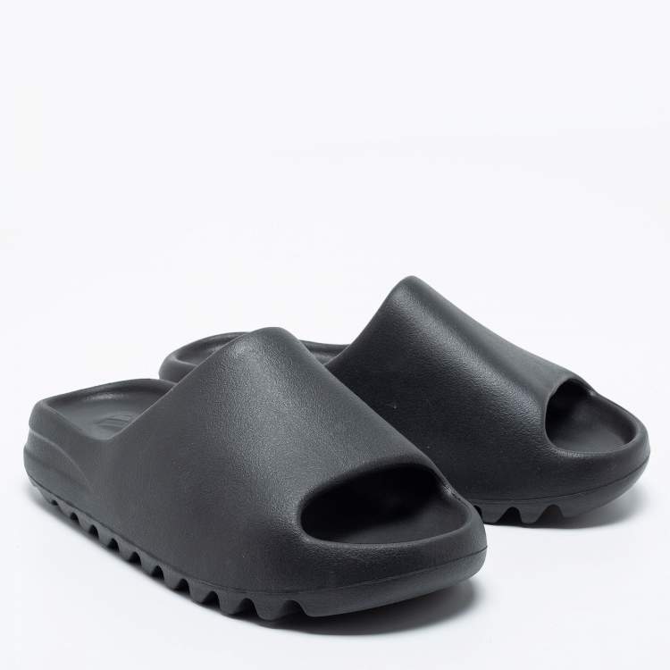 Pre Owned Yeezy x Adidas Black Rubber Onyx Flat Slides Size 40.5