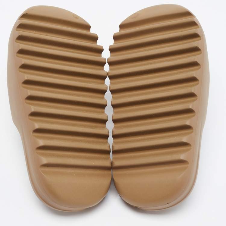 Pre Owned Yeezy x Adidas Brown Rubber Earth Slides Size 38