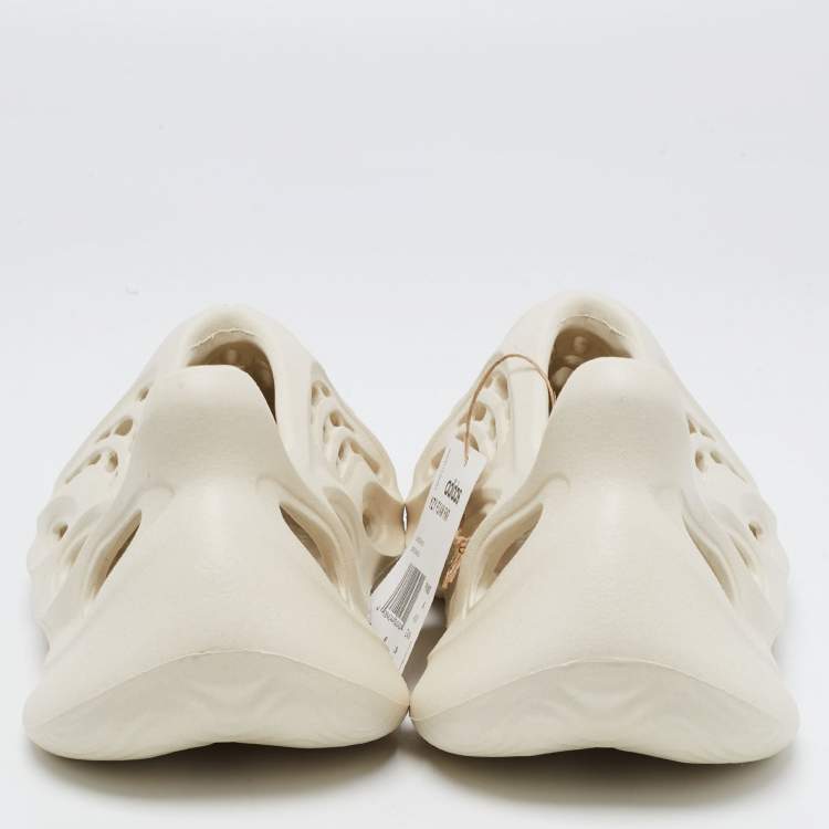 مملوكة مسبقًا Yeezy x Adidas Cream Rubber Foam RNNR Sneakers Size 39
