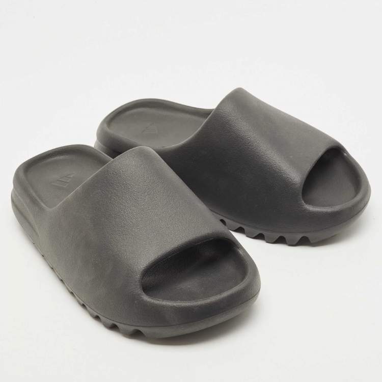 Pre Owned Yeezy x Adidas Black Rubber Onyx Slide Flats Size 38