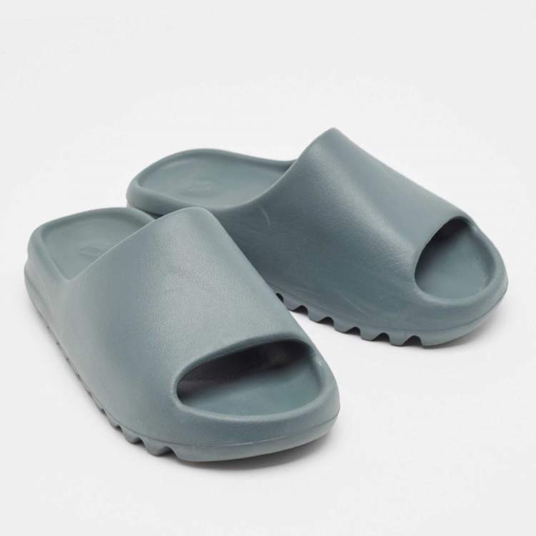 Pre Owned Yeezy x Adidas Grey Rubber Foam Slate Grey Slides Size 39