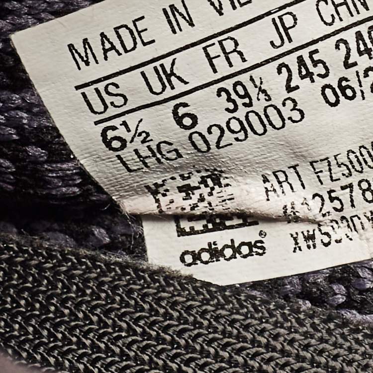 مملوكة مسبقًا Yeezy x Adidas Black/Blue Knit Fabric Boost 350 V2 Carbon Sneakers Size 39 1/3