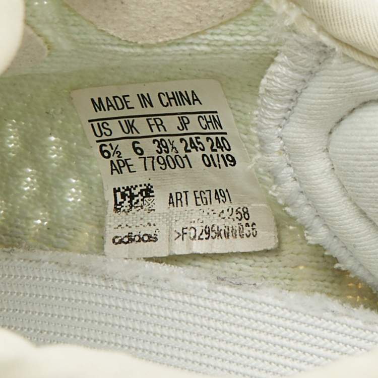 Pre Owned Yeezy x Adidas Blue/White Knit Fabric Boost 350 V2 Cloud White Non-Reflective Sneakers 39 1/3