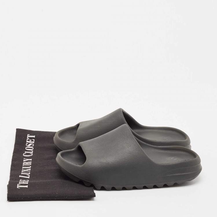Pre Owned Yeezy x Adidas Black Rubber Dark Onyx Flat Slides Size 40.5