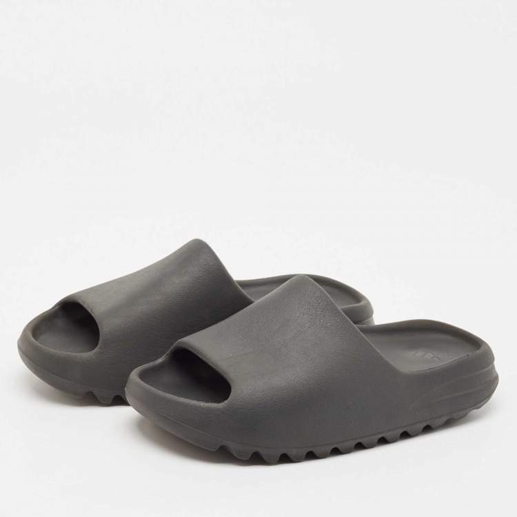 Pre Owned Yeezy x Adidas Black Rubber Dark Onyx Flat Slides Size 40.5
