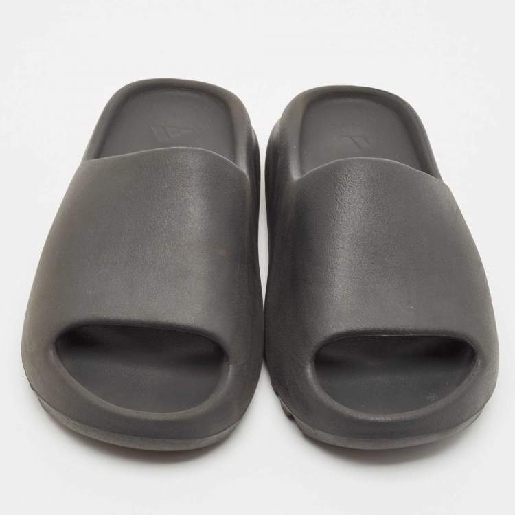 Pre Owned Yeezy x Adidas Black Rubber Dark Onyx Flat Slides Size 40.5