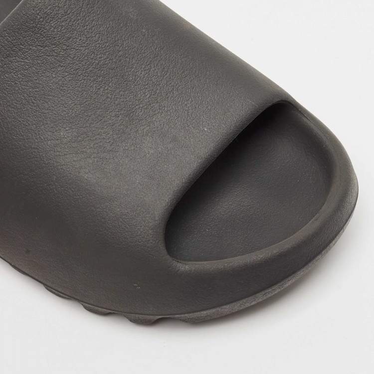 Pre Owned Yeezy x Adidas Black Rubber Dark Onyx Flat Slides Size 40.5