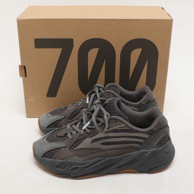 Pre Owned Yeezy x Adidas Grey Knit Fabric and Suede Boost 700 Geode Low Top Sneakers Size 37