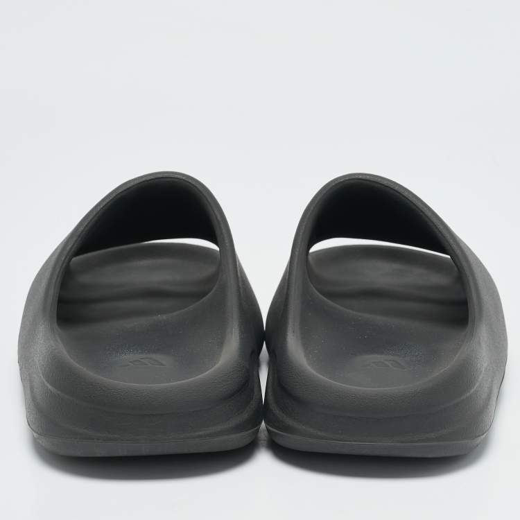 Pre Owned Yeezy x Adidas Black Rubber Onyx Flat Slides Size 39