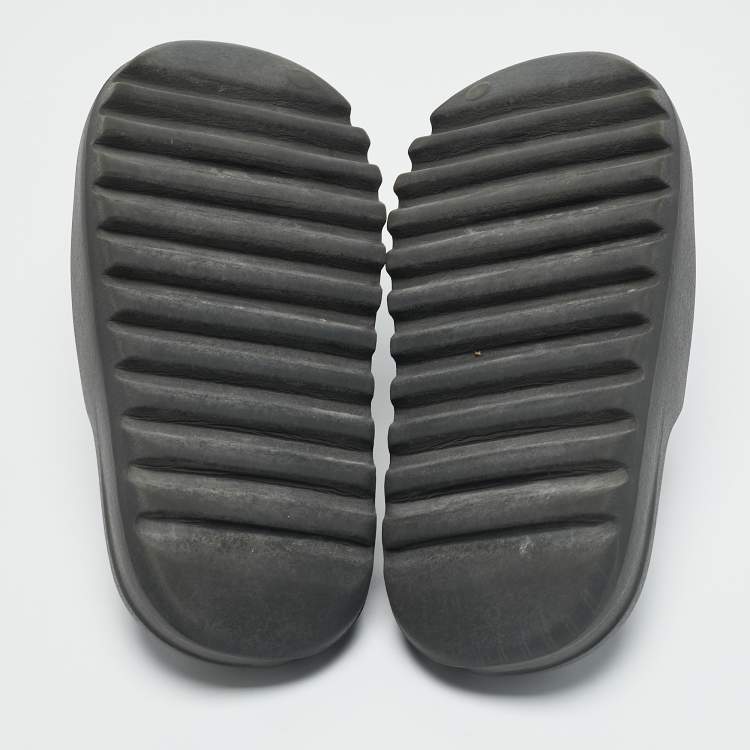 Pre Owned Yeezy x Adidas Black Rubber Onyx Flat Slides Size 39