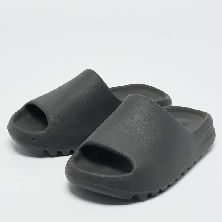 Pre Owned Yeezy x Adidas Black Rubber Onyx Flat Slides Size 39