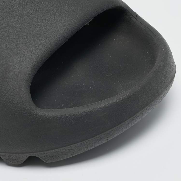 Pre Owned Yeezy x Adidas Black Rubber Onyx Flat Slides Size 39