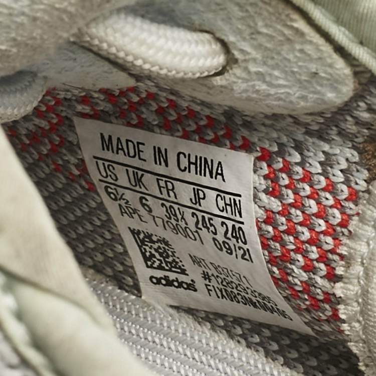 Pre Owned Yeezy x Adidas Blue/White Knit Fabric Boost 350 V2 Cloud White Non-Reflective Sneakers 39 1/3
