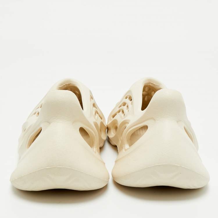Pre Owned Yeezy x Adidas Off White Rubber Foam RNNR Ararat Sneakers Size 39