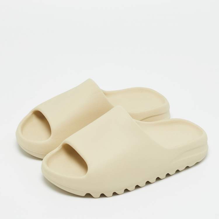 Pre Owned Yeezy x Adidas Cream Rubber Bone Slides Size 40.5