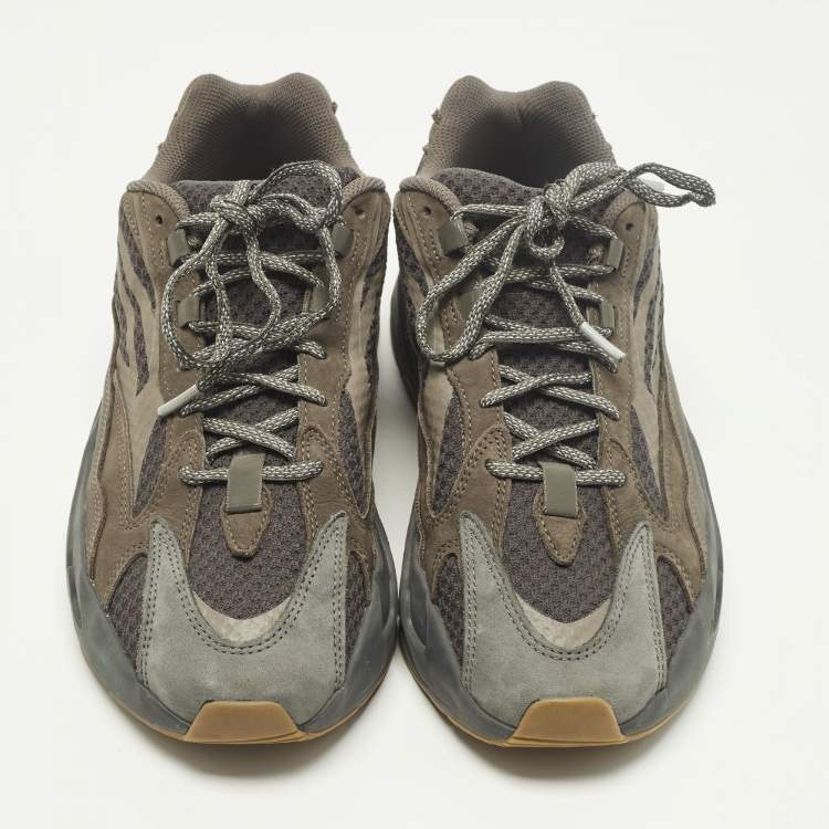 مملوكة مسبقًا Yeezy x Adidas Boost 700 Size 44.5 Multicolor Knit Fabric and Leather Lace Up Sneakers