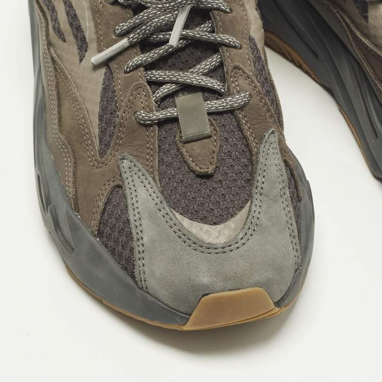 مملوكة مسبقًا Yeezy x Adidas Boost 700 Size 44.5 Multicolor Knit Fabric and Leather Lace Up Sneakers