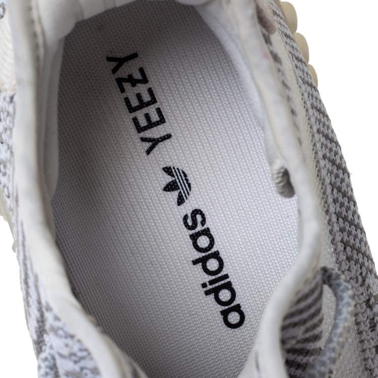مملوكة مسبقًا Yeezy x Adidas Grey/White Knit Fabric Boost 350 V2 Sneakers Size 38