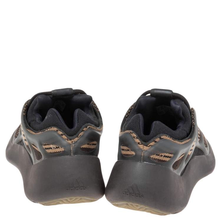 مملوكة مسبقًا Yeezy x Adidas Brown/Black Knit Fabric and Rubber V3 700 Sneakers Size 40