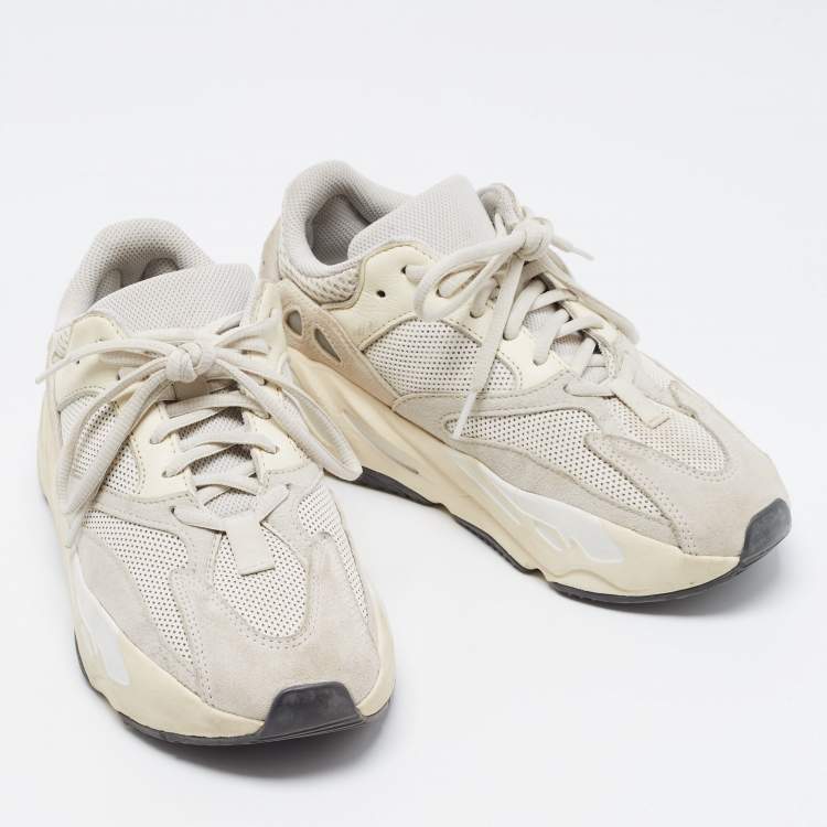 مملوكة مسبقًا Yeezy x Adidas Cream Suede and Mesh Boost 700 Analog Sneakers Size 38