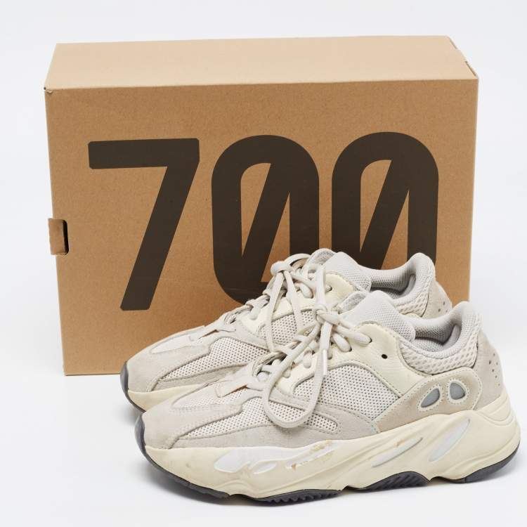 مملوكة مسبقًا Yeezy x Adidas Cream Suede and Mesh Boost 700 Analog Sneakers Size 38