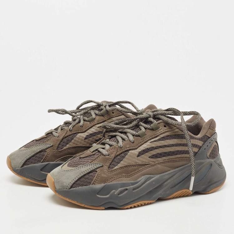 Yeezy 700 store v2 geode sizing