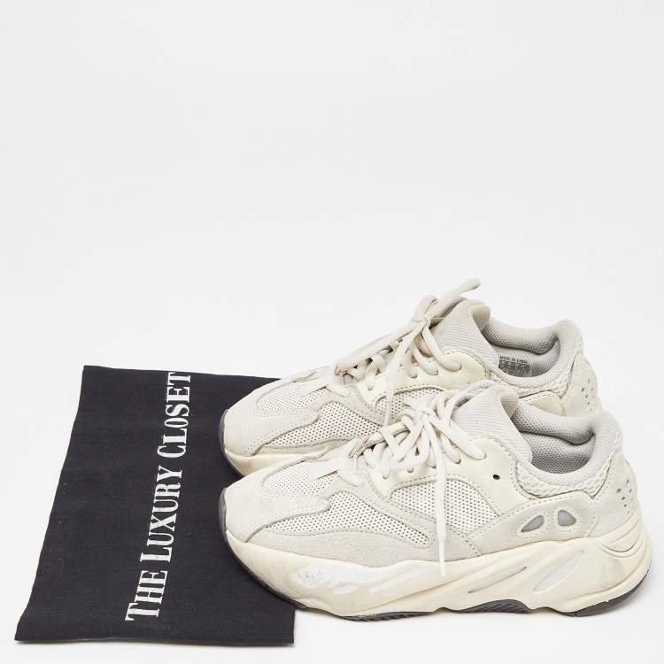 مملوكة مسبقًا Yeezy x Adidas Cream Suede and Mesh Boost 700 Analog Sneakers Size 36