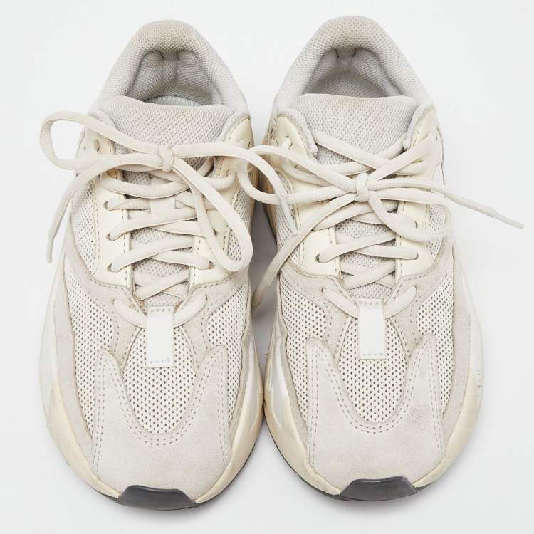 مملوكة مسبقًا Yeezy x Adidas Cream Suede and Mesh Boost 700 Analog Sneakers Size 36