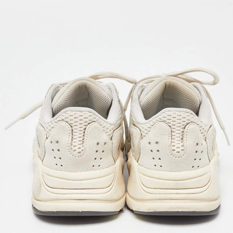 مملوكة مسبقًا Yeezy x Adidas Cream Suede and Mesh Boost 700 Analog Sneakers Size 36