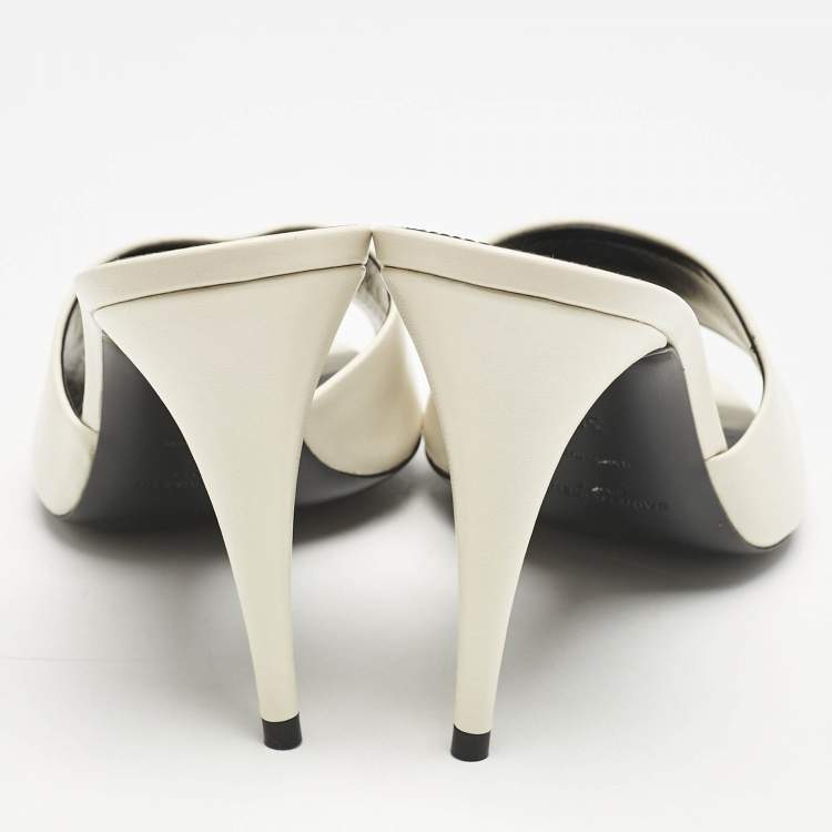 مملوكة مسبقًا Saint Laurent White Leather Belfagor Open Toe Slide Sandals Size 39