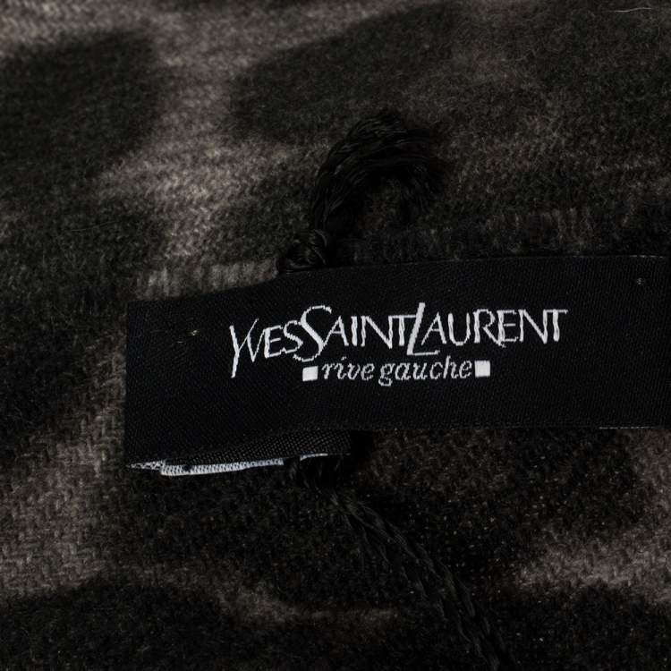 مملوكة مسبقًا Yves Saint Laurent Grey Leopard Patterned Cashmere Wool Scarf
