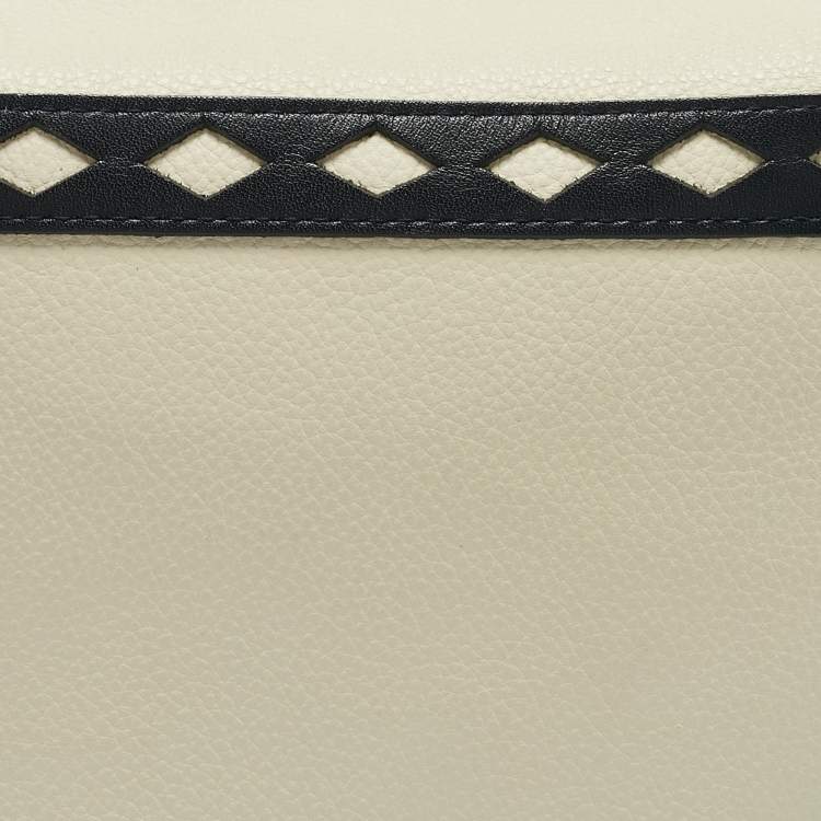 Pre Owned Yves Saint Laurent Off White/Blue Leather Bucket bag