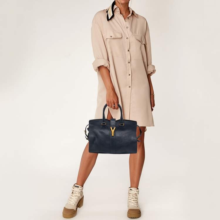 مملوكة مسبقًا حقيبة يد ايف سان لوران كاباس واي-لين جلد أزرق كحلي متوسطة