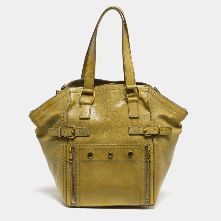 مملوكة مسبقًا Yves Saint Laurent Downtown Small Cream Patent Leather Tote