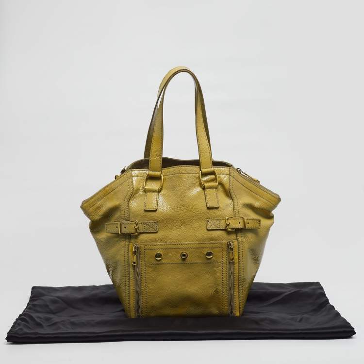 مملوكة مسبقًا Yves Saint Laurent Downtown Small Cream Patent Leather Tote