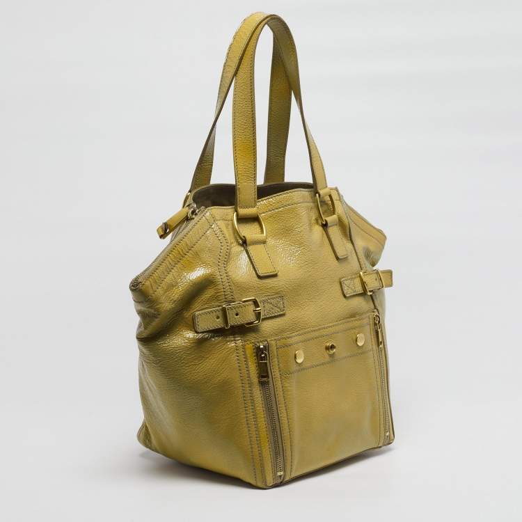 مملوكة مسبقًا Yves Saint Laurent Downtown Small Cream Patent Leather Tote