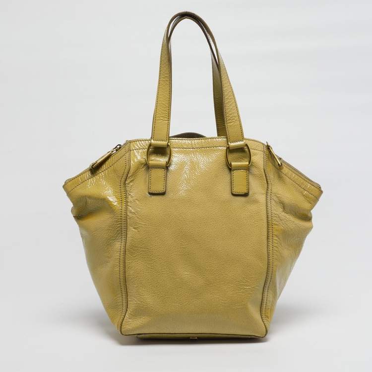 مملوكة مسبقًا Yves Saint Laurent Downtown Small Cream Patent Leather Tote