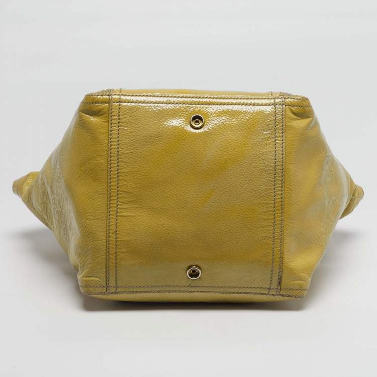 مملوكة مسبقًا Yves Saint Laurent Downtown Small Cream Patent Leather Tote