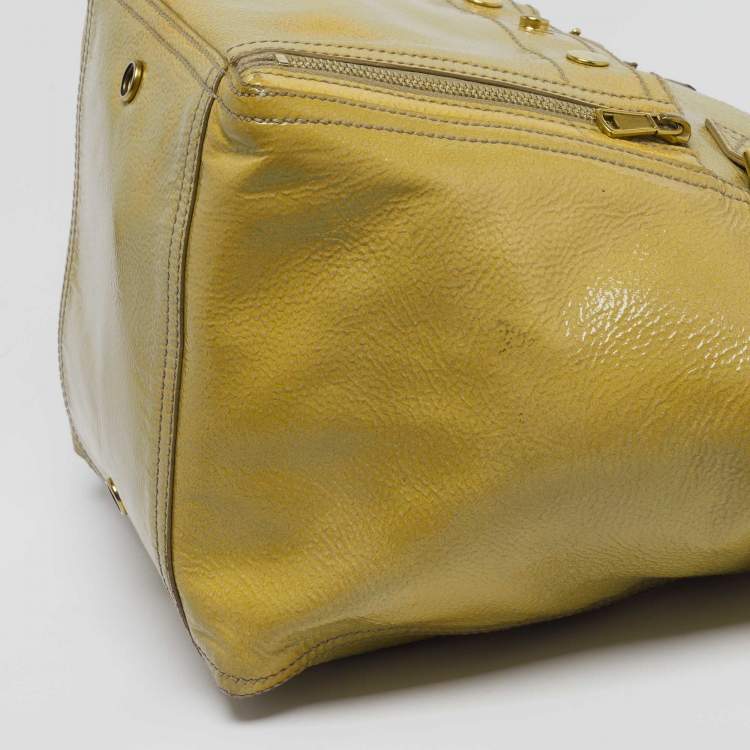 مملوكة مسبقًا Yves Saint Laurent Downtown Small Cream Patent Leather Tote