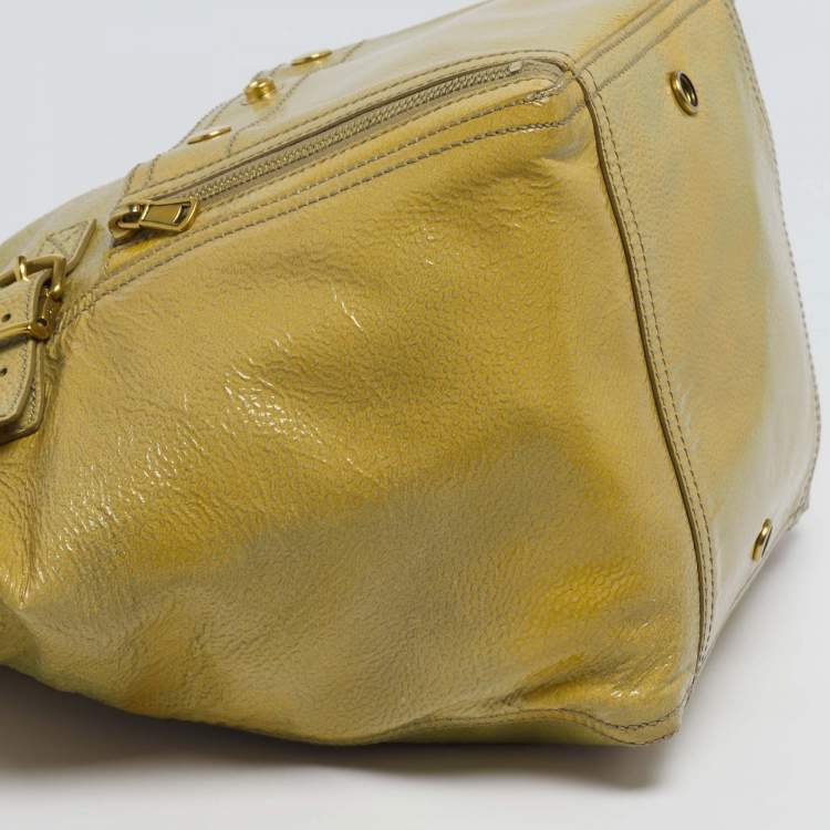 مملوكة مسبقًا Yves Saint Laurent Downtown Small Cream Patent Leather Tote