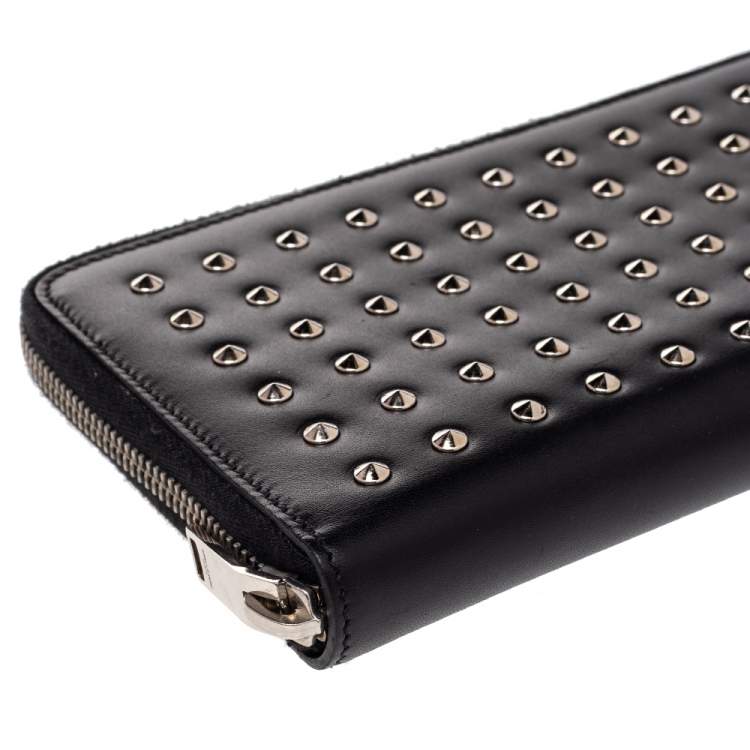 مملوكة مسبقًا  Saint Laurent Black Studded Leather Wallet