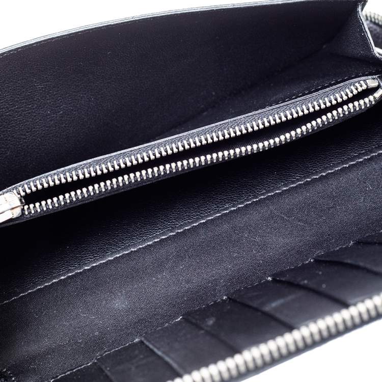 مملوكة مسبقًا  Saint Laurent Black Studded Leather Wallet