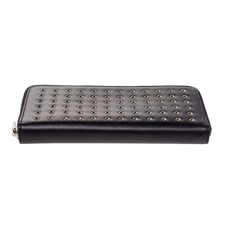مملوكة مسبقًا  Saint Laurent Black Studded Leather Wallet