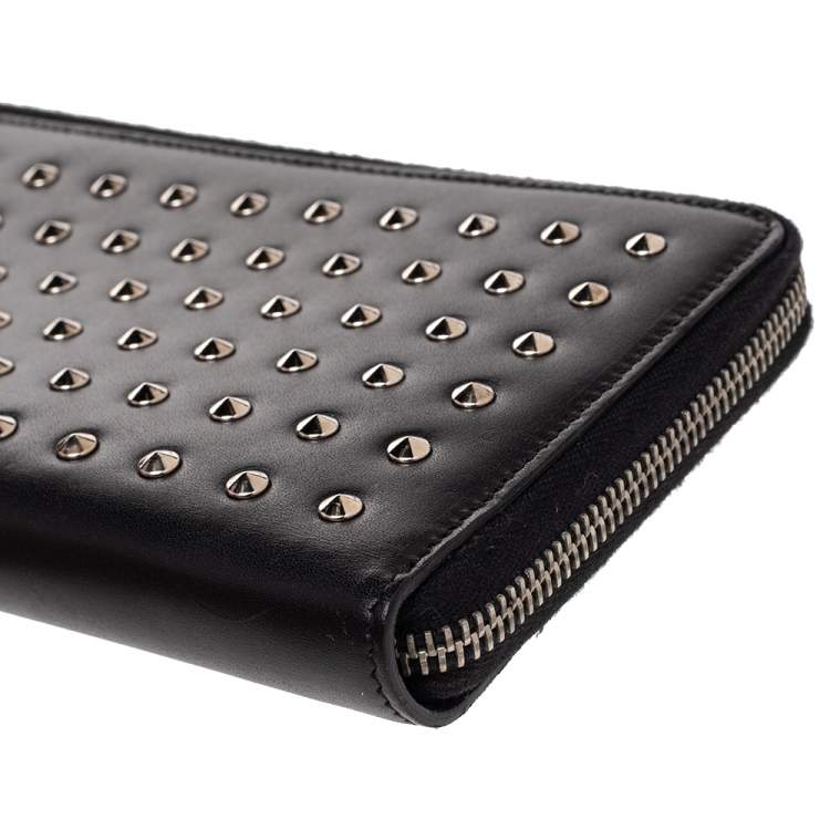 مملوكة مسبقًا  Saint Laurent Black Studded Leather Wallet